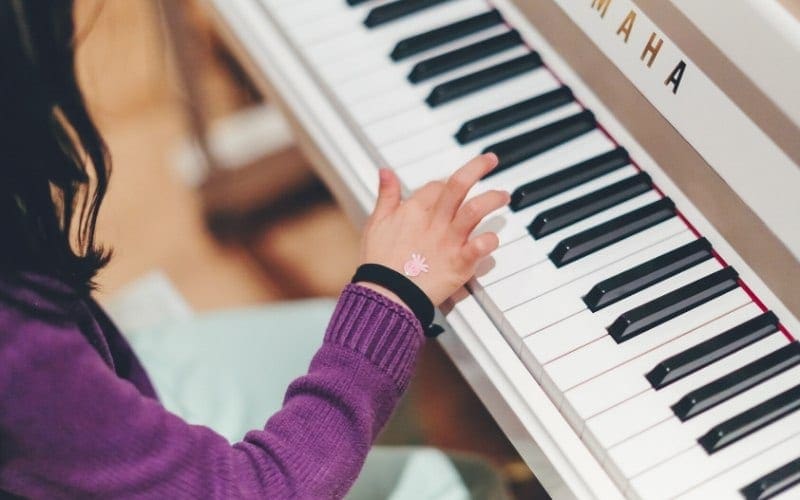 woman playing piano Мusic Gateway