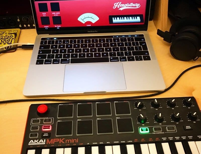 Keyboard and mbp Mainstage 3 tutorial, macbook and keyboard